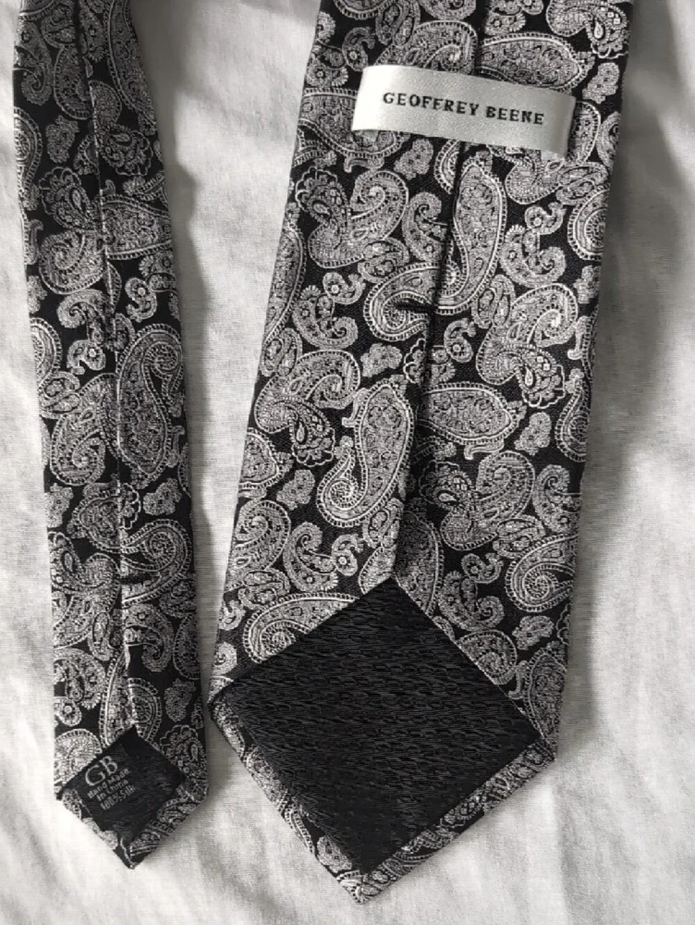 Geoffrey Beene Black and Silver Paisley Silk Tie - Picture 4 of 7
